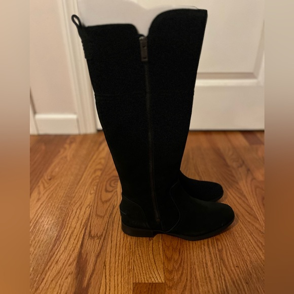 Brand New UGG Sorensen Style Black Suede Boots - Picture 7 of 12